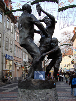 Skulptur der Tanz am Göttinger Nabel